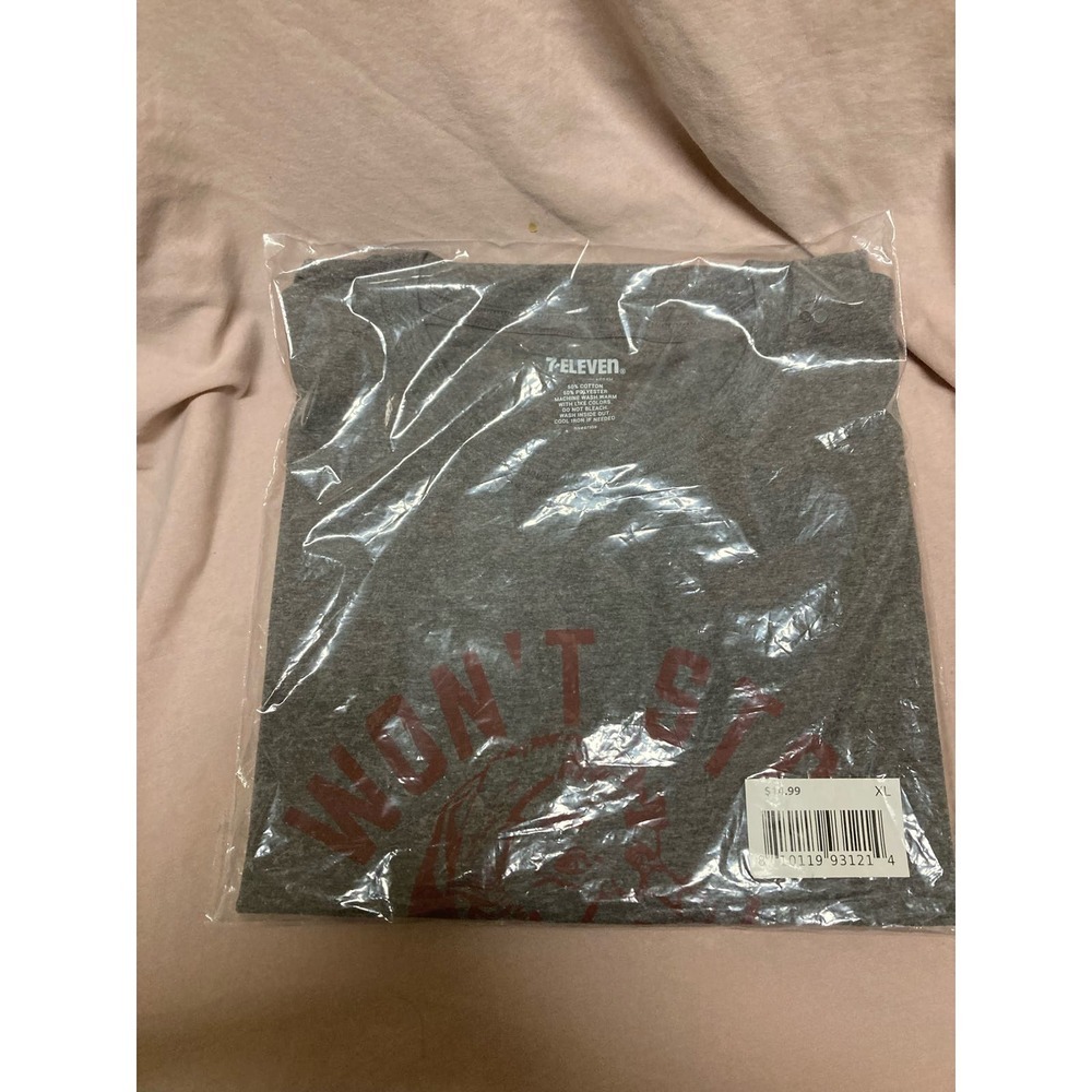 LIMITED EDITION 23 CHRISTMAS HOLIDAY DON'T STOP BELIEVING 7-ELEVEN T-SHIRT SZ XL